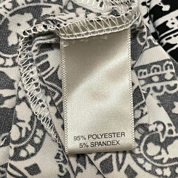 AVENUE Wrap style Black and White Knit Dress, Size 22/24 - Picture 7 of 7